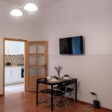 Cozy Apartment In Akacfa Street Budapest Exterior foto