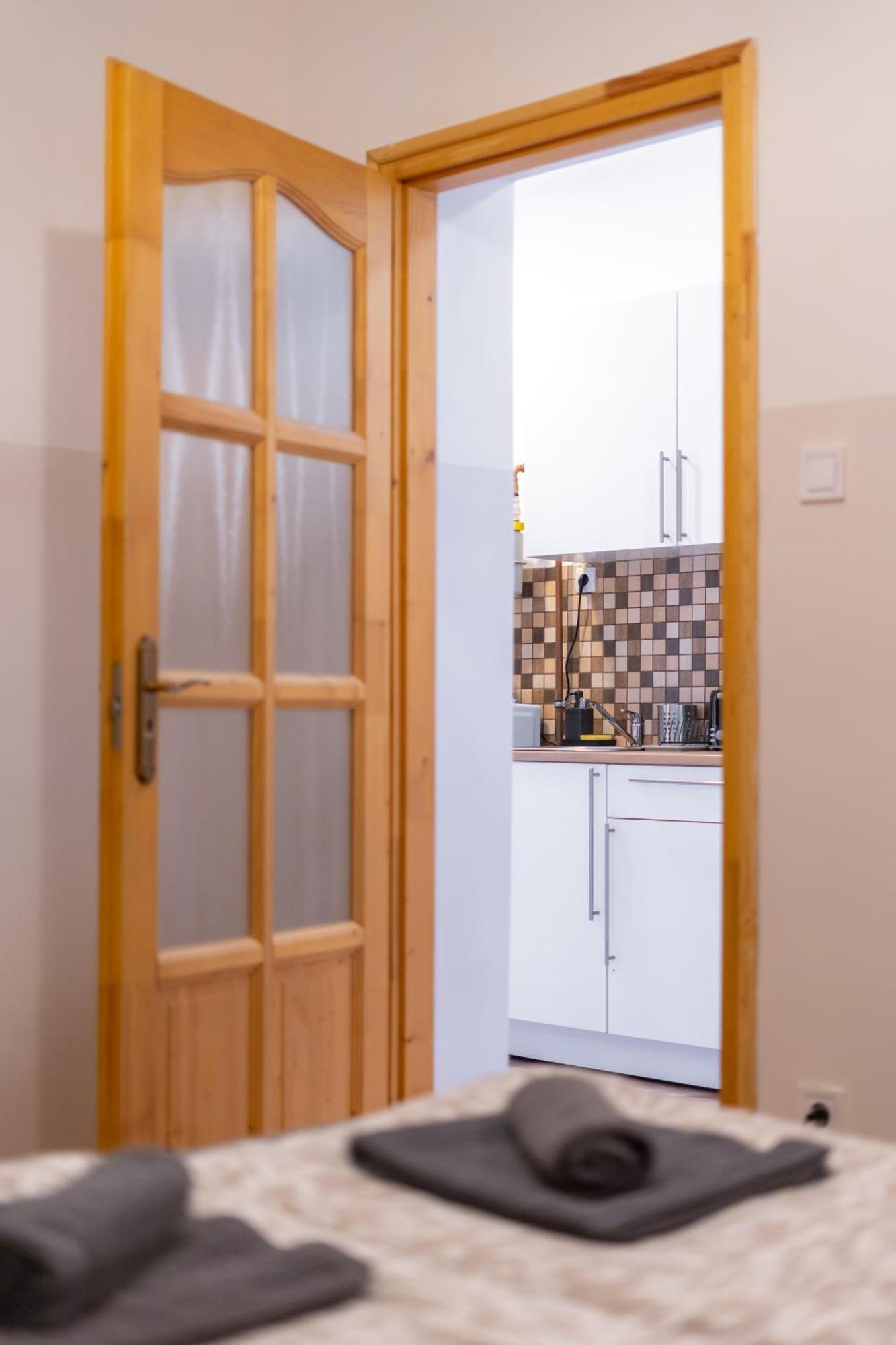 Cozy Apartment In Akacfa Street Budapest Exterior foto